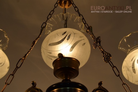 sklep z zabytkowym oświetleniem