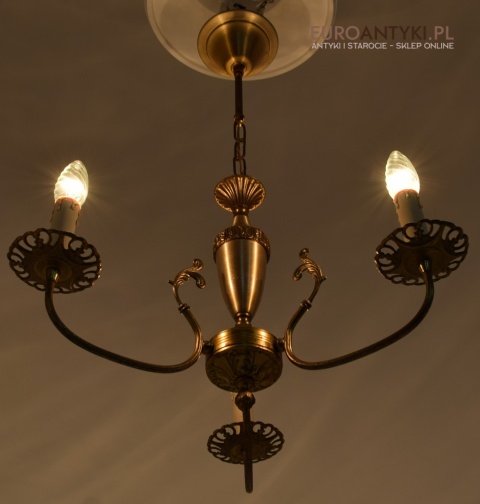 starodawny żyrandol