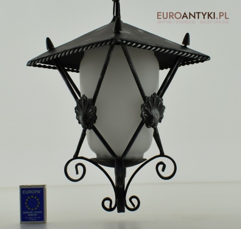 lampa rustykalna przed kamienice