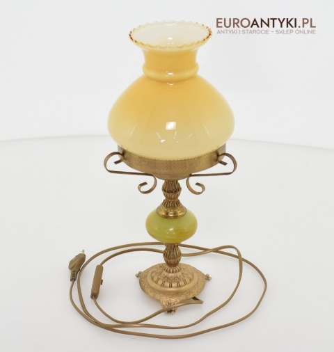 stara lampa na stół