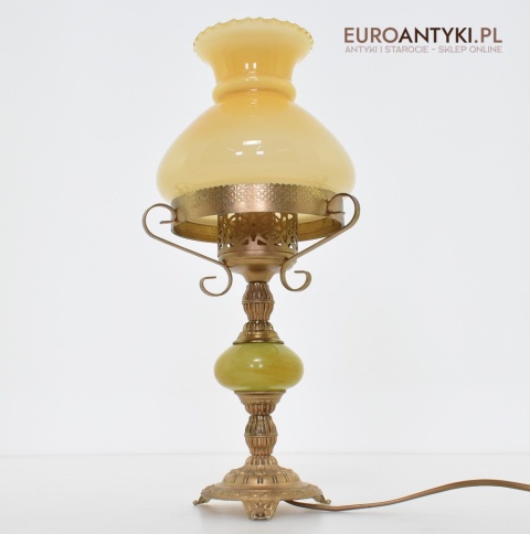 stara lampka z kloszem