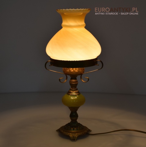 sklep z lampami na stolik