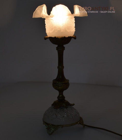 strodawna lampka na stolik