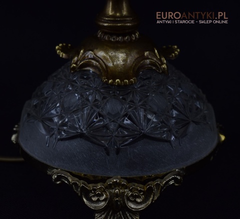 antyczna lampka na stolik