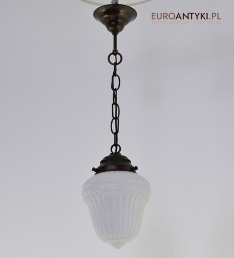 Oryginalna lampa sufitowa w stylu Art Deco.