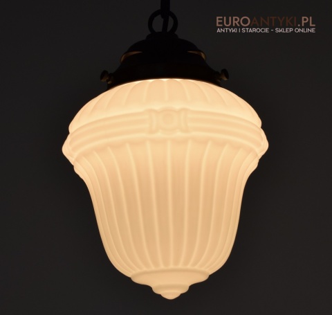 Oryginalna lampa sufitowa w stylu Art Deco.