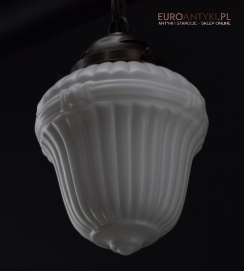 Oryginalna lampa sufitowa w stylu Art Deco.
