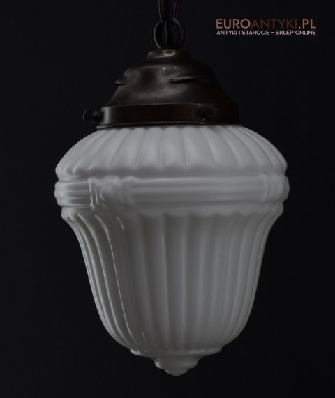 Oryginalna lampa sufitowa w stylu Art Deco.