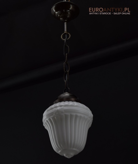 Oryginalna lampa sufitowa w stylu Art Deco.
