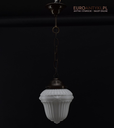 Oryginalna lampa sufitowa w stylu Art Deco.