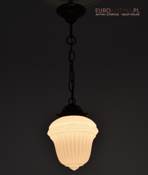 Oryginalna lampa sufitowa w stylu Art Deco.
