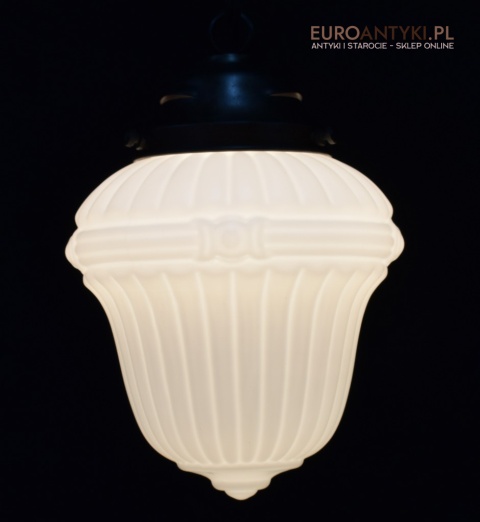 Oryginalna lampa sufitowa w stylu Art Deco.