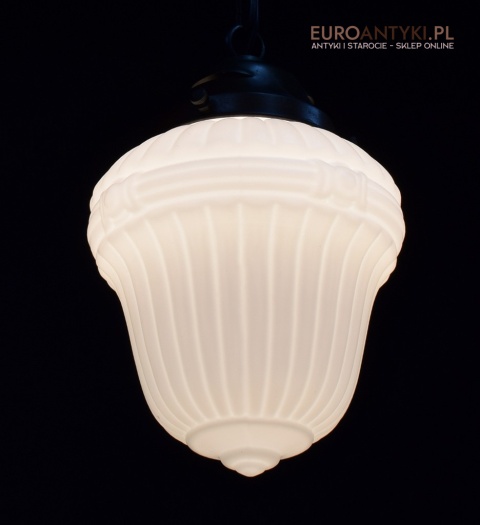 Oryginalna lampa sufitowa w stylu Art Deco.
