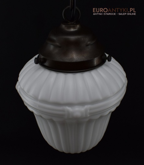 Oryginalna lampa sufitowa w stylu Art Deco.