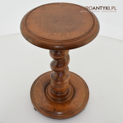 Drewniany kwietnik w stylu retro