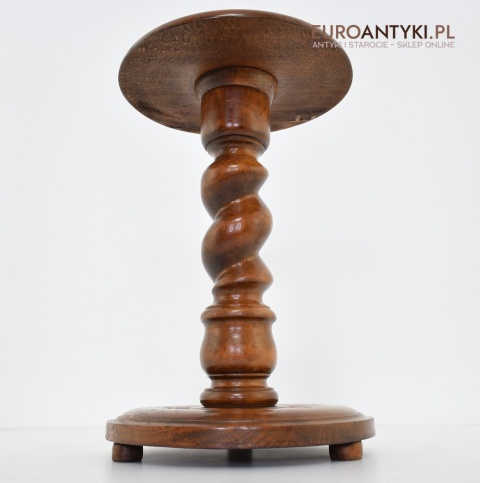 Drewniany kwietnik w stylu retro