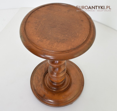 Drewniany kwietnik w stylu retro