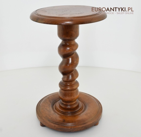 Drewniany kwietnik w stylu retro