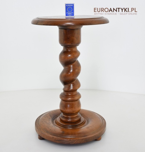 Drewniany kwietnik w stylu retro