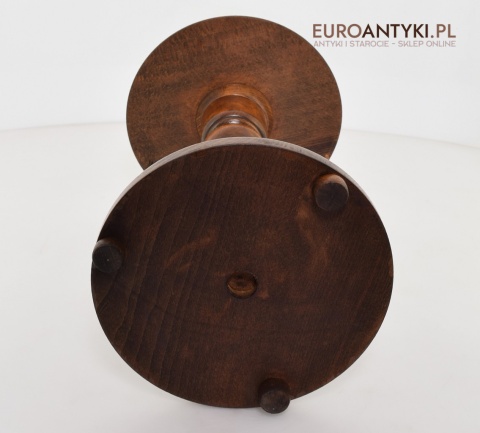 Drewniany kwietnik w stylu retro