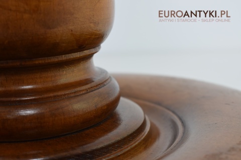 Drewniany kwietnik w stylu retro