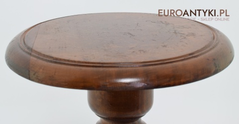 Drewniany kwietnik w stylu retro