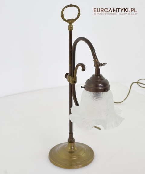 Antyczna lampa stołowa z kloszem