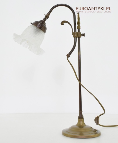 Antyczna lampa stołowa z kloszem