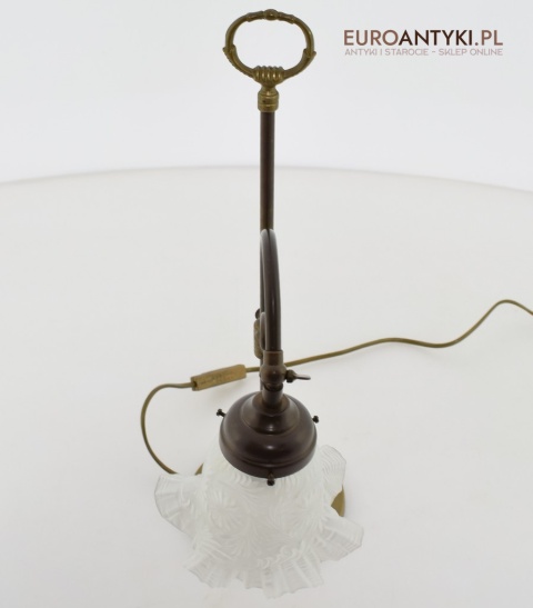 Antyczna lampa stołowa z kloszem