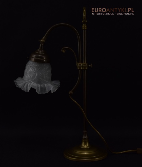 Antyczna lampa stołowa z kloszem