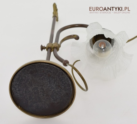 Antyczna lampa stołowa z kloszem
