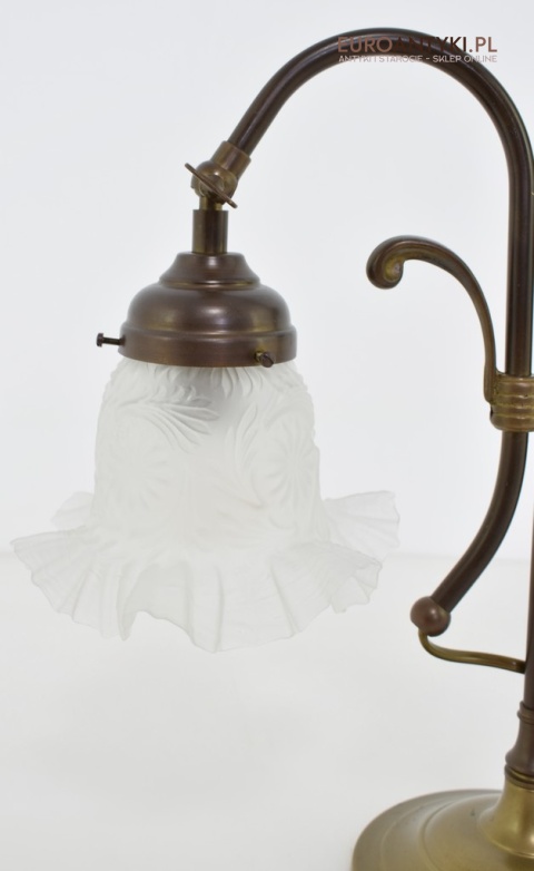 Antyczna lampa stołowa z kloszem