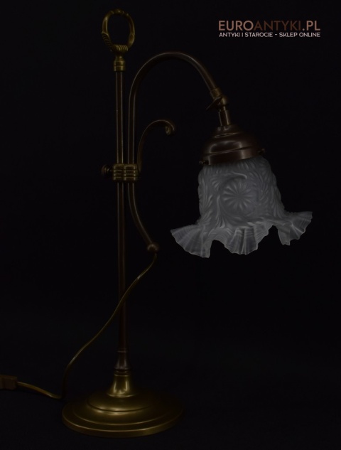 Antyczna lampa stołowa z kloszem