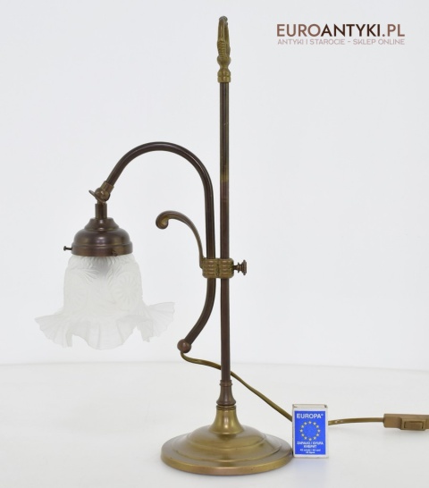Antyczna lampa stołowa z kloszem