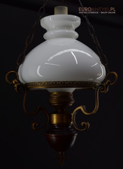 Klasyczna lampa sufitowa w rustykalnym stylu