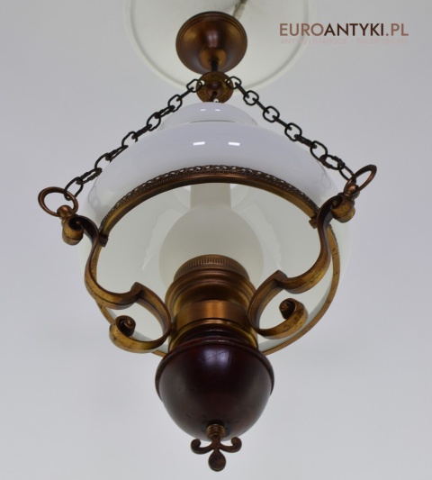 Klasyczna lampa sufitowa w rustykalnym stylu