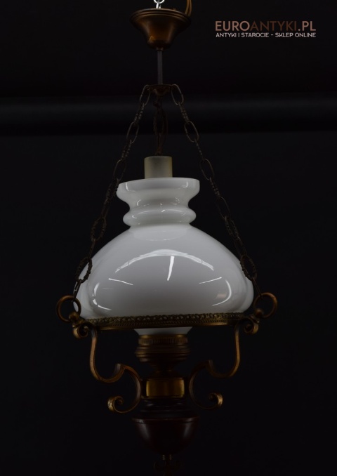 Klasyczna lampa sufitowa w rustykalnym stylu