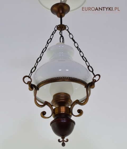 Klasyczna lampa sufitowa w rustykalnym stylu