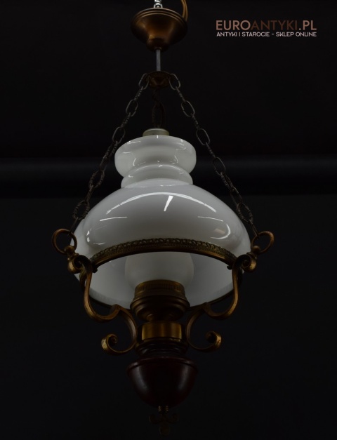 Klasyczna lampa sufitowa w rustykalnym stylu