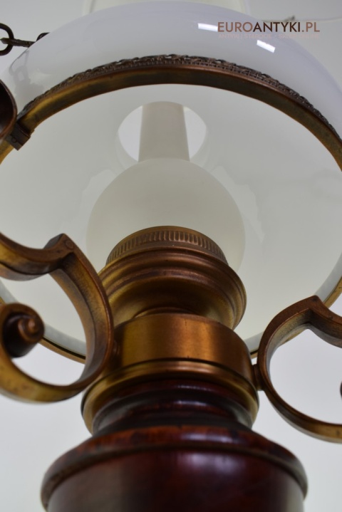 Klasyczna lampa sufitowa w rustykalnym stylu