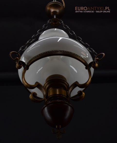 Klasyczna lampa sufitowa w rustykalnym stylu