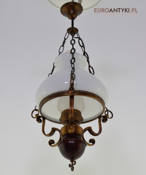 Klasyczna lampa sufitowa w rustykalnym stylu