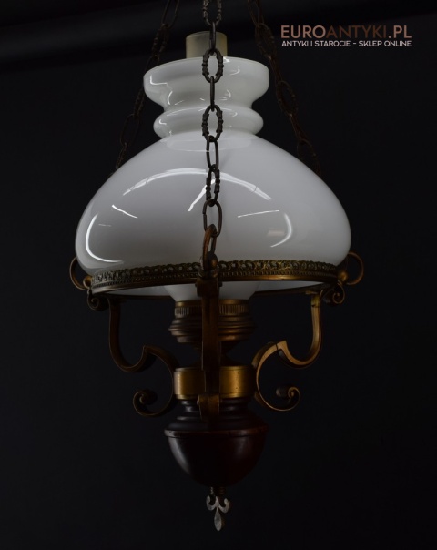 Klasyczna lampa sufitowa w rustykalnym stylu