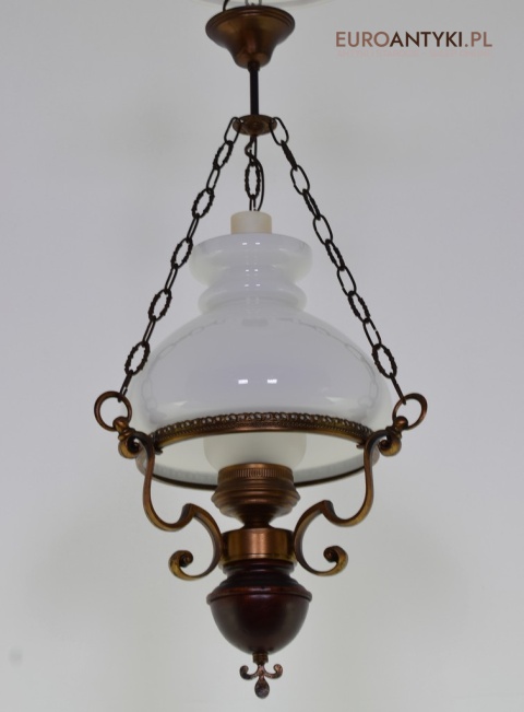 Klasyczna lampa sufitowa w rustykalnym stylu