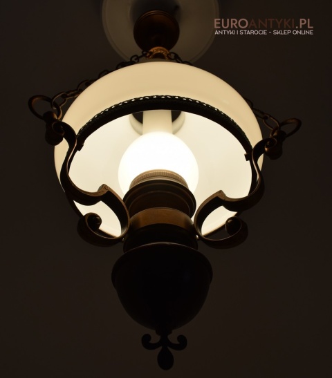 Klasyczna lampa sufitowa w rustykalnym stylu