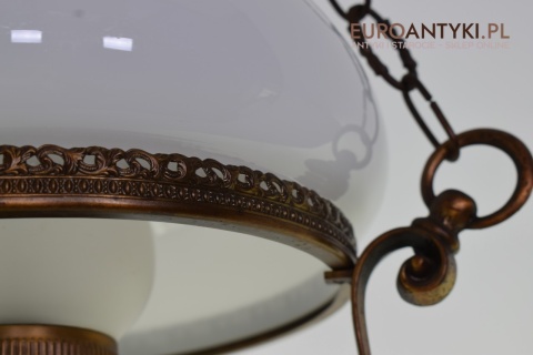 Klasyczna lampa sufitowa w rustykalnym stylu