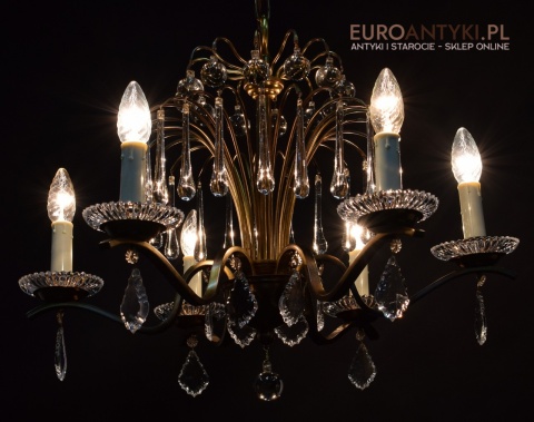 Antyk. Zabytkowy żyrandol francuski.