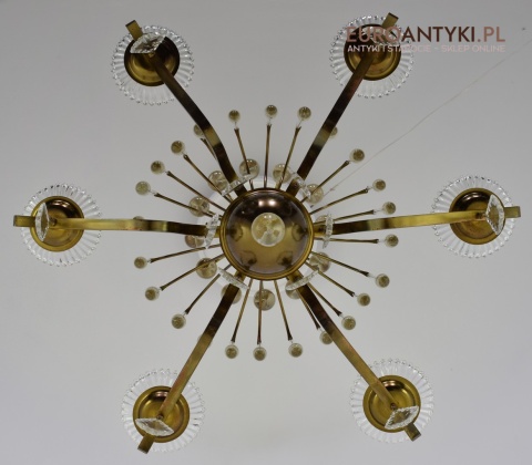 Antyk. Zabytkowy żyrandol francuski.