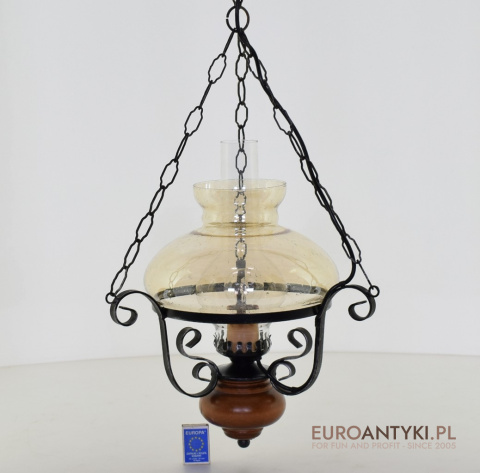 Rustykalna lampa wisząca w klasycznym stylu