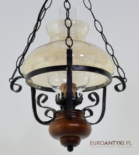 Rustykalna lampa wisząca w klasycznym stylu